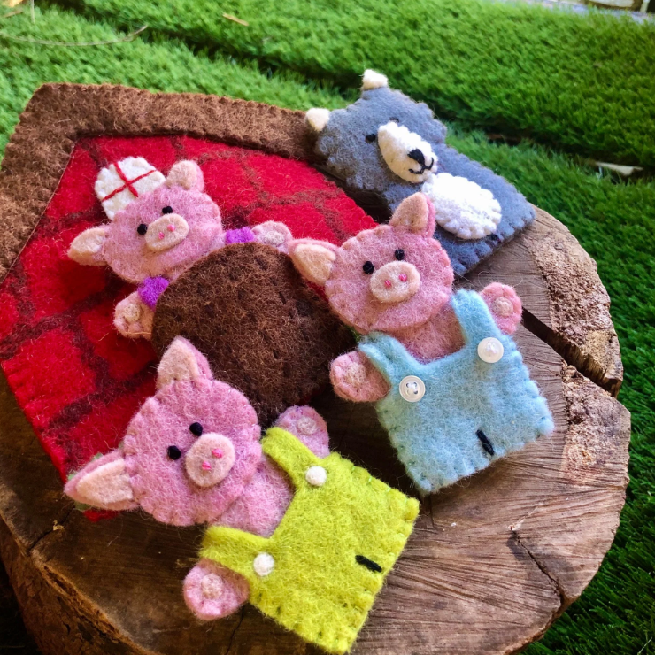 Three Little Pigs Finger Puppet Playbag